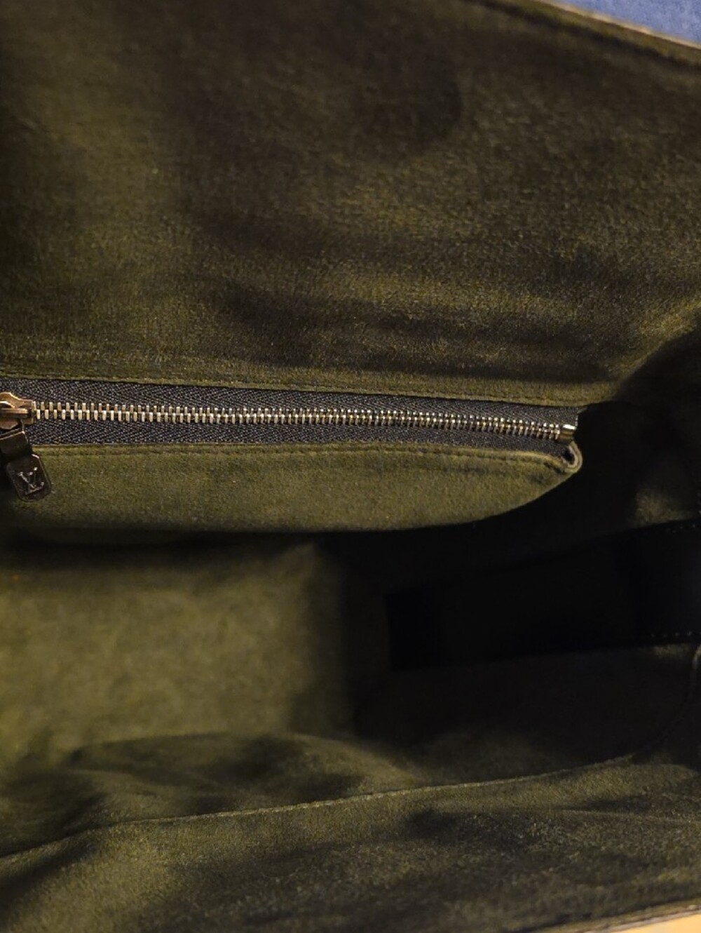 Louis Vuitton Black Epi Sac Seau - Picture 6 of 7